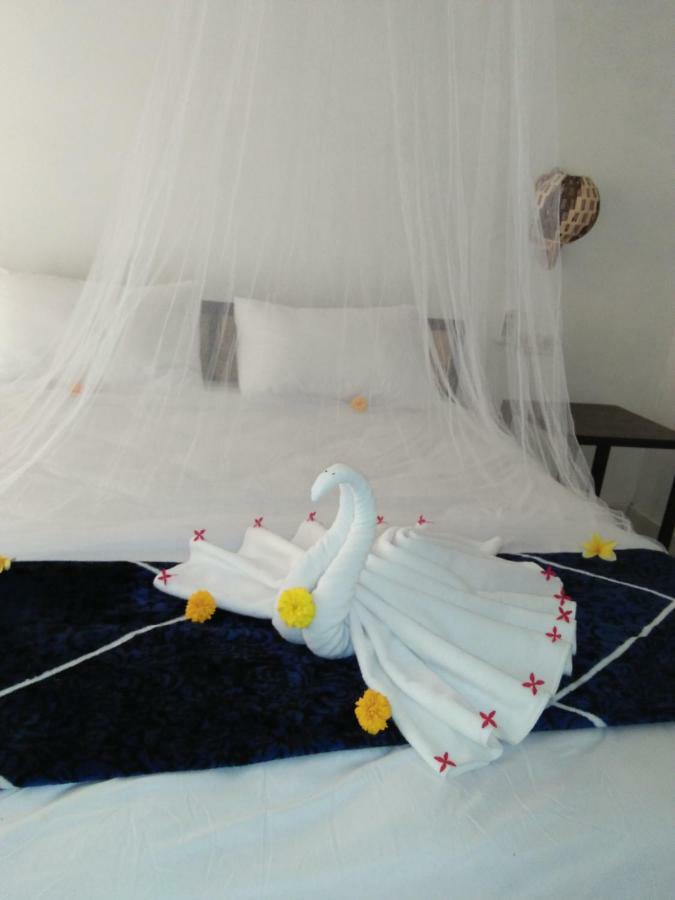 Taman Menjangan Homestay By Snorkelingmenjangan 반유웨당 외부 사진