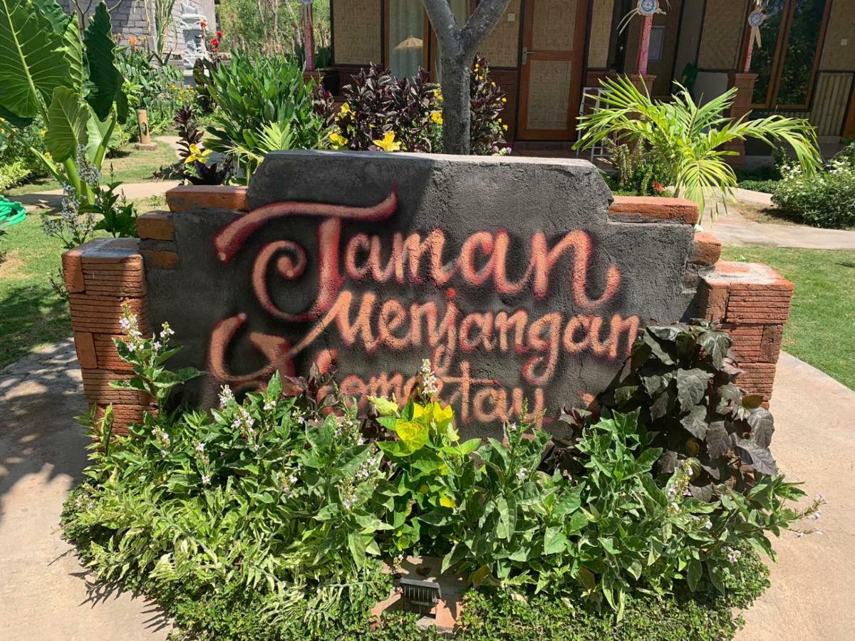 Taman Menjangan Homestay By Snorkelingmenjangan 반유웨당 외부 사진